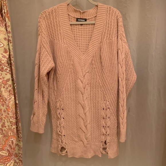 🔴{EXPRESS} Pink Sweater - Picture 3 of 10